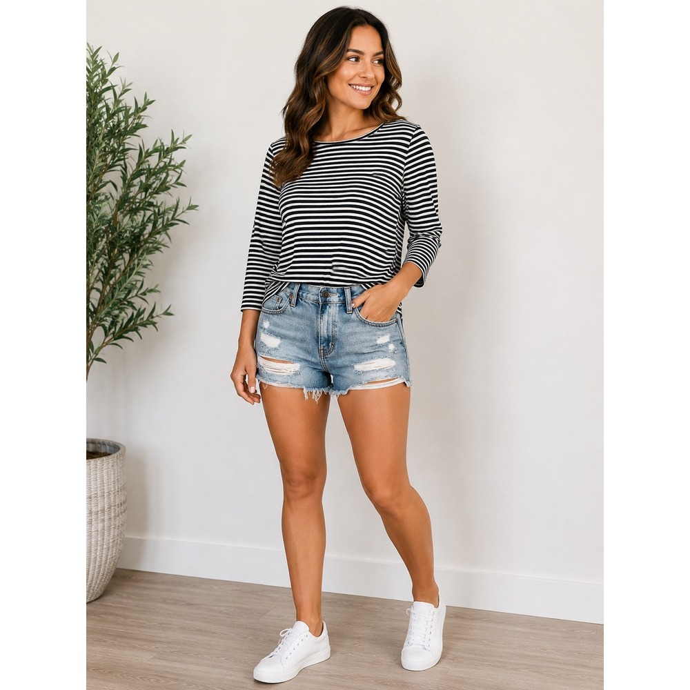 Aeropostale Womens Light Wash Distressed Denim Shorts High Rise Size 29 Waist